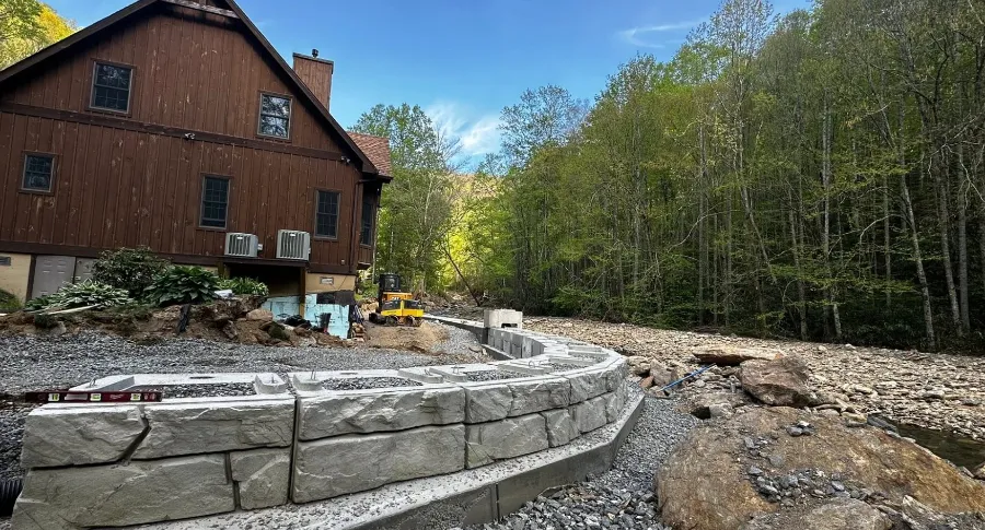Curved block retaining wall at a home