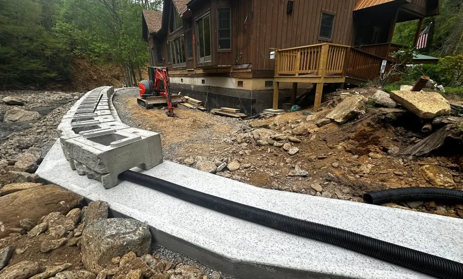 Retaining wall with drain pipe laid behind the blocks